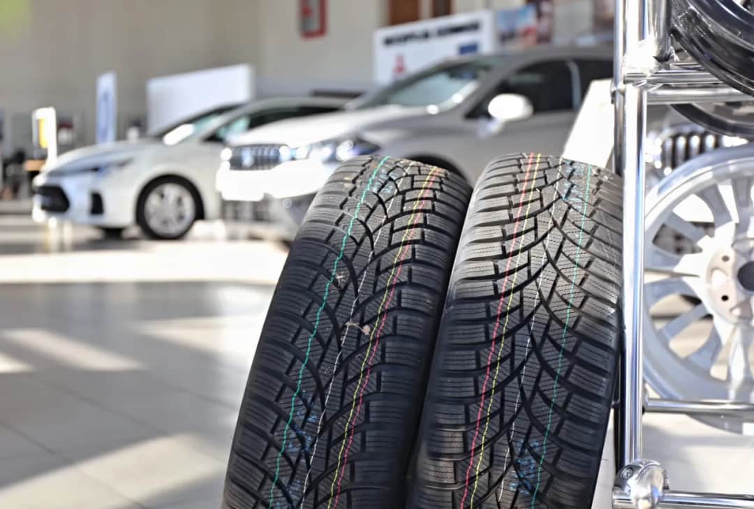 Na którą oś lepsze opony? Klucz do bezpieczeństwa i kontroli jazdy