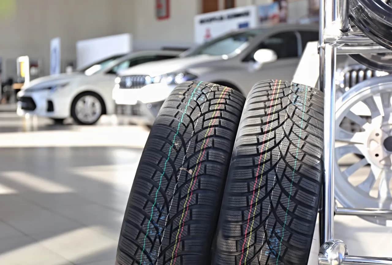 Na którą oś lepsze opony? Klucz do bezpieczeństwa i kontroli jazdy