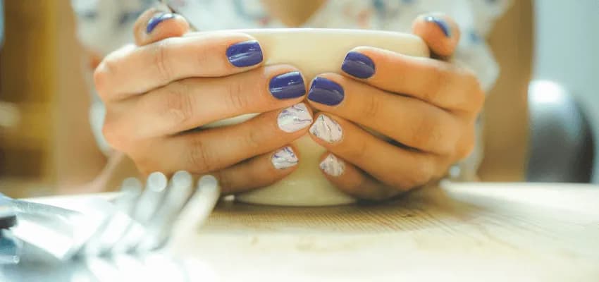 Żel czy hybryda co lepsze – porównanie, wady i zalety dla idealnego manicure