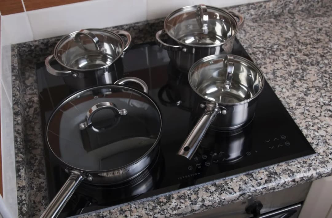 Najlepsze garnki na indukcję ranking – wybierz idealny zestaw dla siebie
